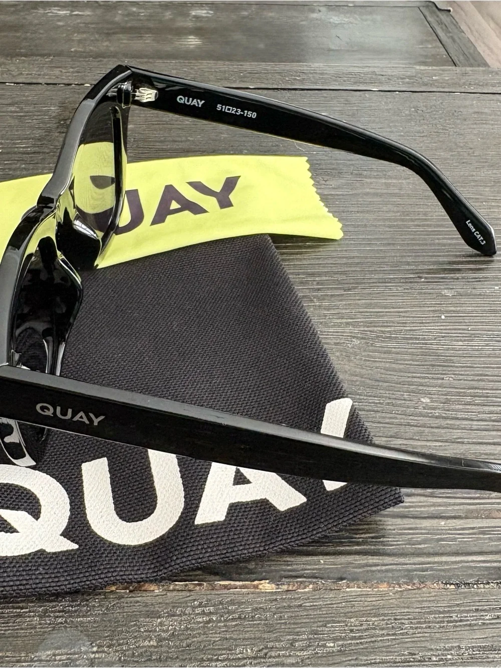 Quay Australia bold black